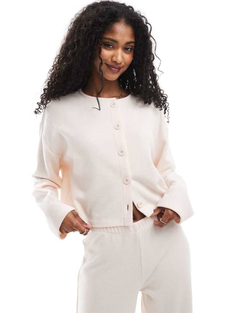 Miss Selfridge - Weiche, gerippte Strickjacke in Hellrosa von Miss Selfridge