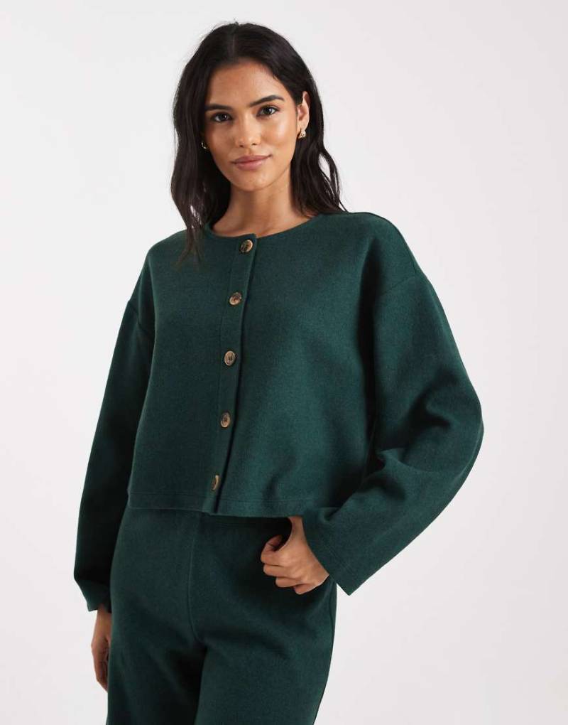 Miss Selfridge - Weiche, gerippte Strickjacke in Tannengrün von Miss Selfridge