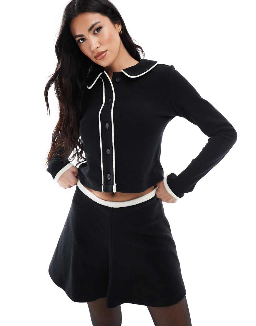 Miss Selfridge - Weiche, gerippte Strickjacke mit farblich abgesetztem Rand-Schwarz von Miss Selfridge