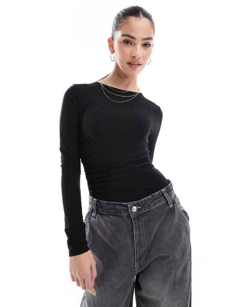 Miss Selfridge - Weicher Body in Schwarz mit seitlicher Raffung von Miss Selfridge
