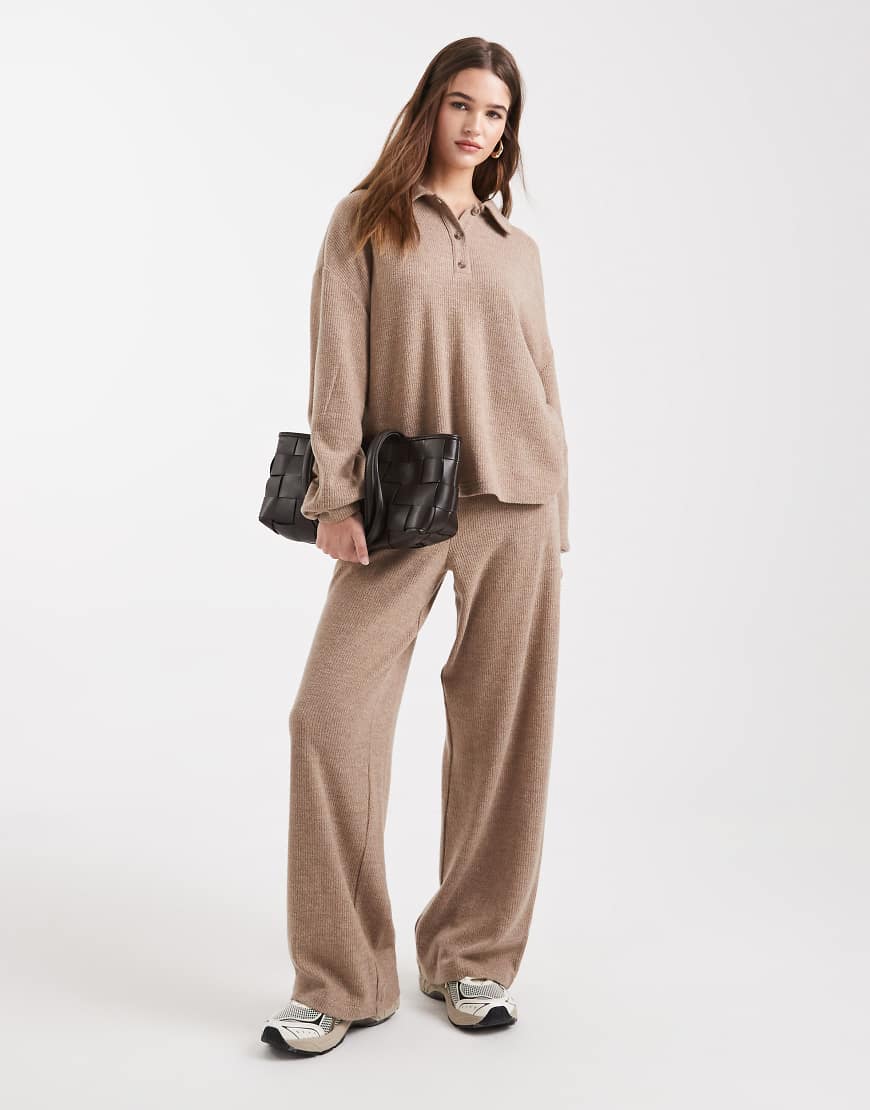 Miss Selfridge - Weit geschnittene Hose aus angerautem Jersey in Kamelbraun, Kombiteil-Neutral Miss Selfridge - Weit geschnittene Hose aus angerautem Jersey in Kamelbraun, Kombiteil-Neutral von Miss Selfridge