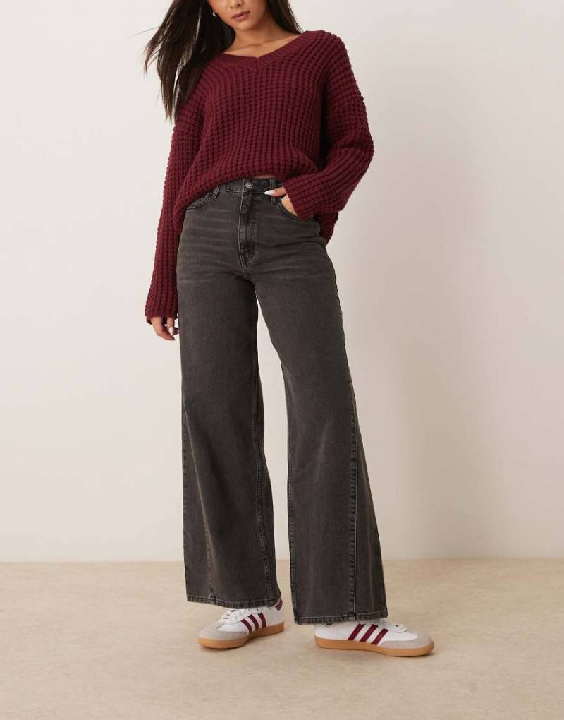 Miss Selfridge - Weit geschnittene Jeans in schwarzer Waschung von Miss Selfridge