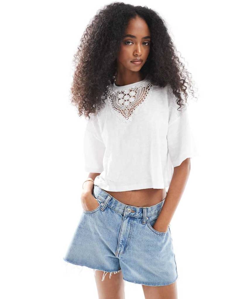 Miss Selfridge - Weit geschnittenes Cropped-T-Shirt mit Spitzeneinsatz-Keine Farbe von Miss Selfridge