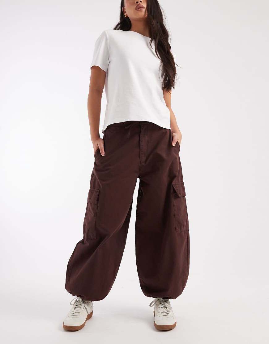 Miss Selfridge - Weite Ballon-Cargohose in Schokobraun-Brown von Miss Selfridge