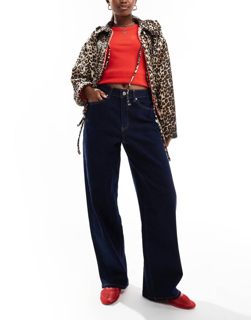 Miss Selfridge - Weite Denim-Jeans in Indigoblau Miss Selfridge - Weite Denim-Jeans in Indigoblau von Miss Selfridge
