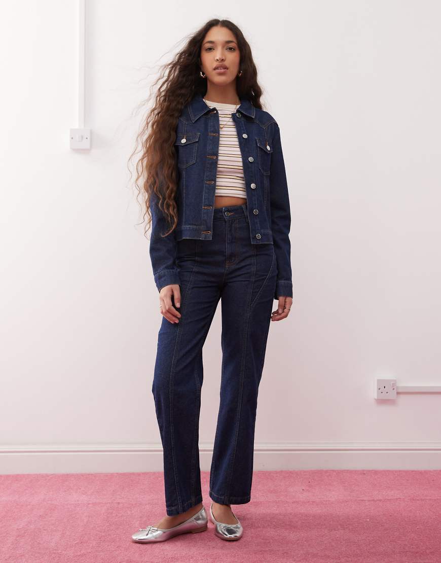 Miss Selfridge - Western-Jeans in Indigoblau mit weitem Schnitt und Ziernaht von Miss Selfridge