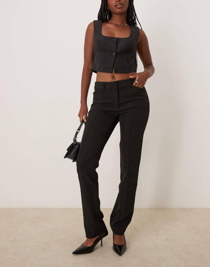Miss Selfridge - Zigarettenhose in Schwarz mit Ziernaht Miss Selfridge - Zigarettenhose in Schwarz mit Ziernaht von Miss Selfridge