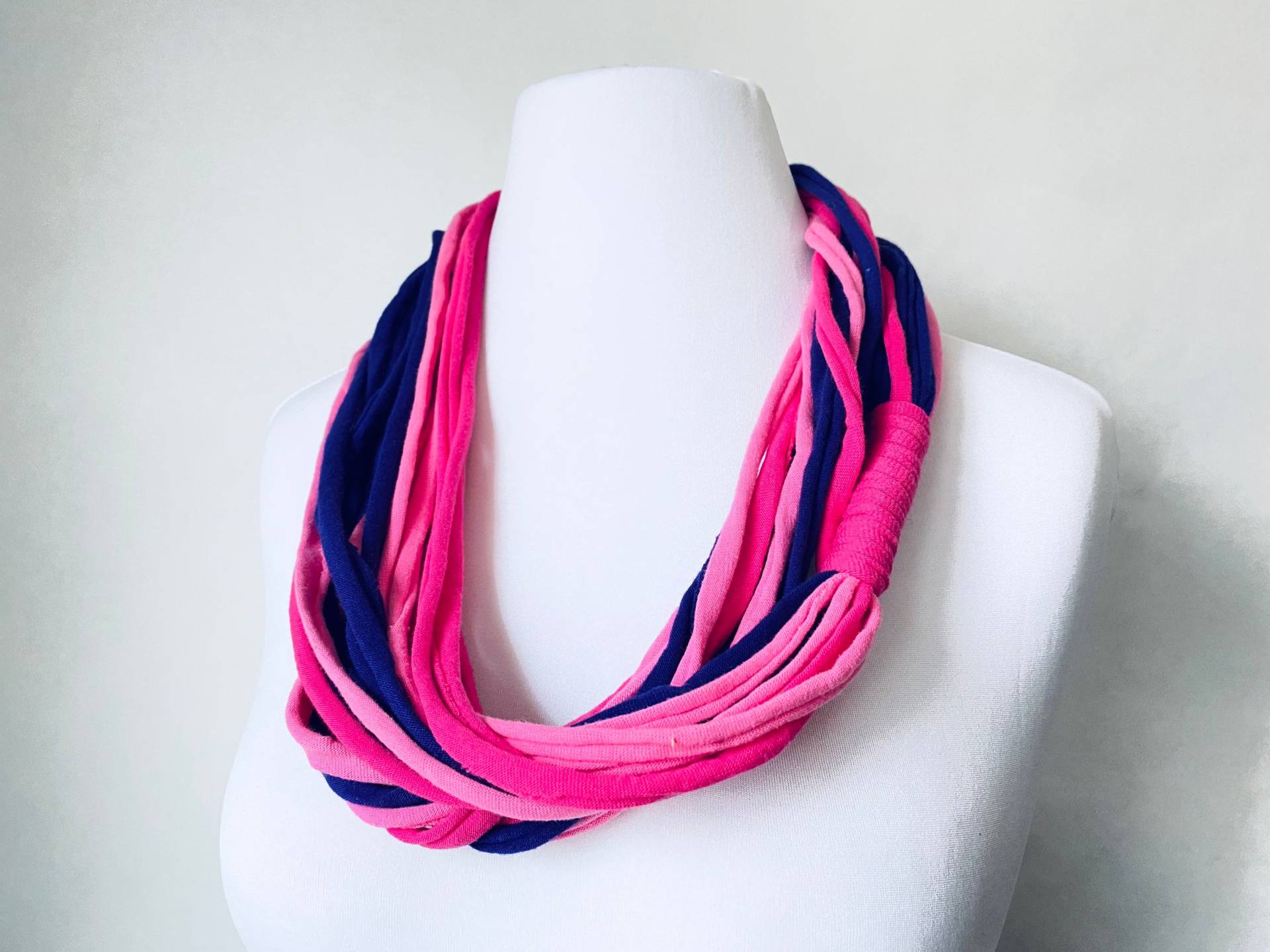 Rosa Prinzessin Layered Infinity Schal von MissAnnaLeighJewelry