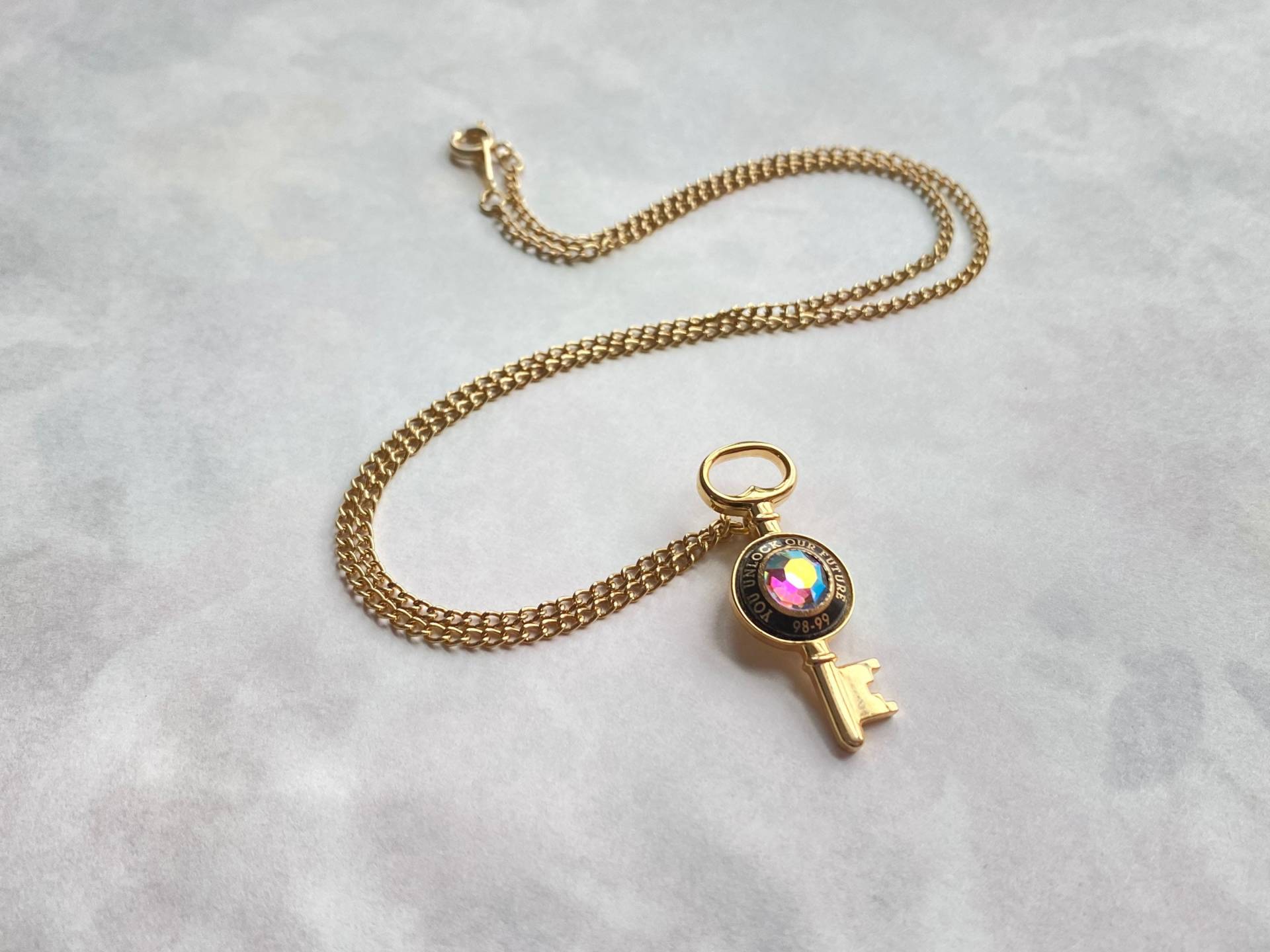 Vintage "Unlock Your Future' 1998 - 1999 Abschluss Schlüssel Anhänger Halskette von MissAnnaLeighJewelry