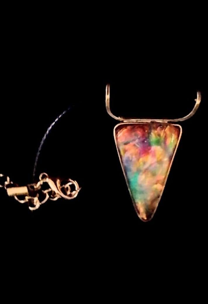 Flammender Artopal Anhänger „Solar Flare" in Messing Gefasst von MissArtOpal