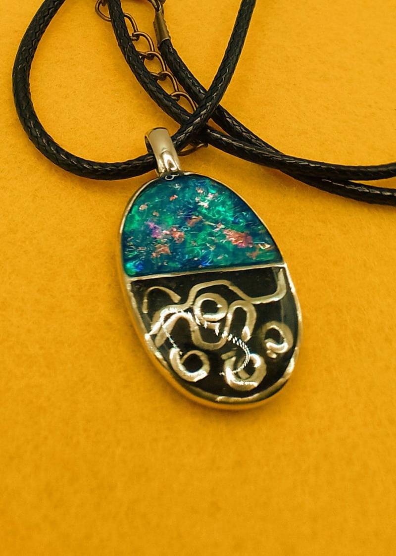 Schiefer Anhänger „Magic Garden" Mit Blau-Grünem Artopal Schiefer Anhänger „Magic Garden" Mit Blau-Grünem Artopal von MissArtOpal
