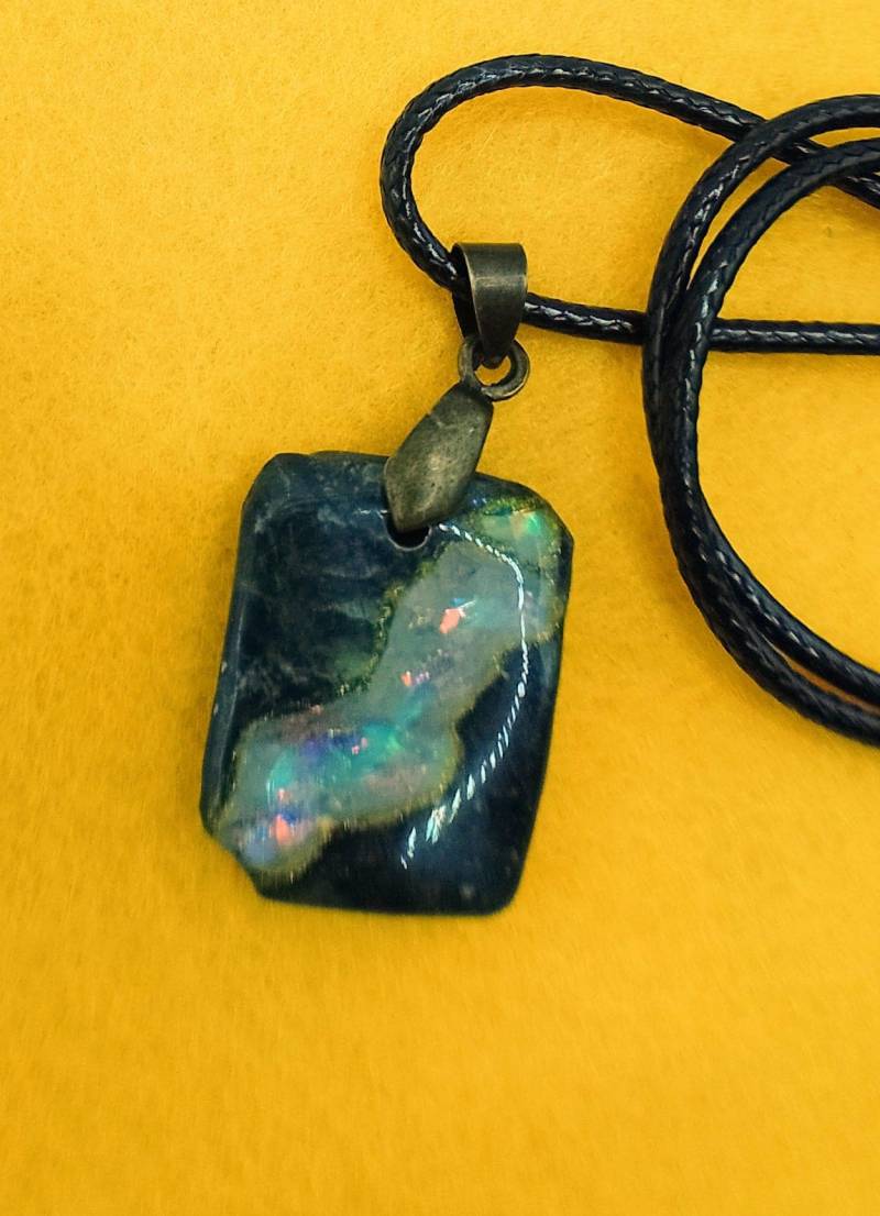 Serpentin-Anhänger „ Ice Glacier" Mit Weißem Artopal Serpentin-Anhänger „ Ice Glacier" Mit Weißem Artopal von MissArtOpal