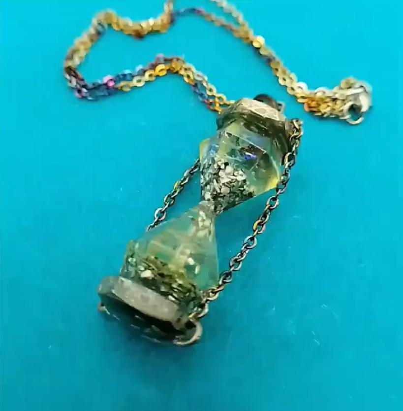 Transparenter Artopal Steampunk-Sanduhr Transparenter Artopal Steampunk-Sanduhr von MissArtOpal