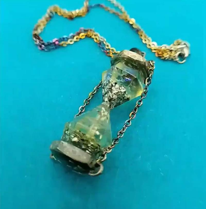 Transparenter Artopal Steampunk-Sanduhr Transparenter Artopal Steampunk-Sanduhr von MissArtOpal