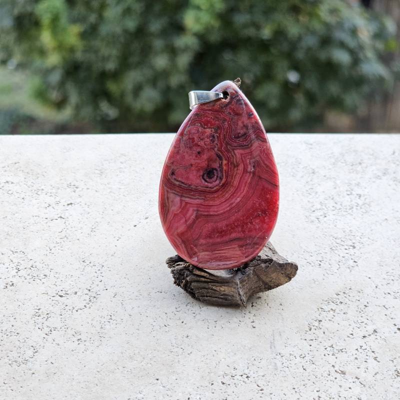 Pink Achat Tropfen Anhänger Mit Edelstahl Karabiner Verschluss von MissCitizenJewelry