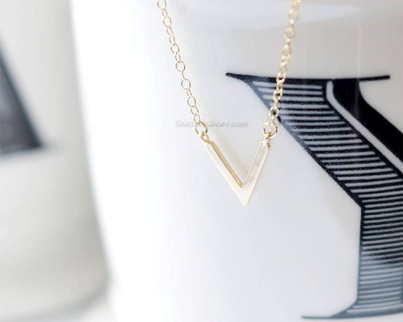 Chevron V Halskette, Gold Perfect Layering Brautjungfer Schmuck, Halskette Für Jeden Tag, Hochzeitshalskette Chevron V Halskette, Gold Perfect Layering Brautjungfer Schmuck, Halskette Für Jeden Tag, Hochzeitshalskette von MissDiary