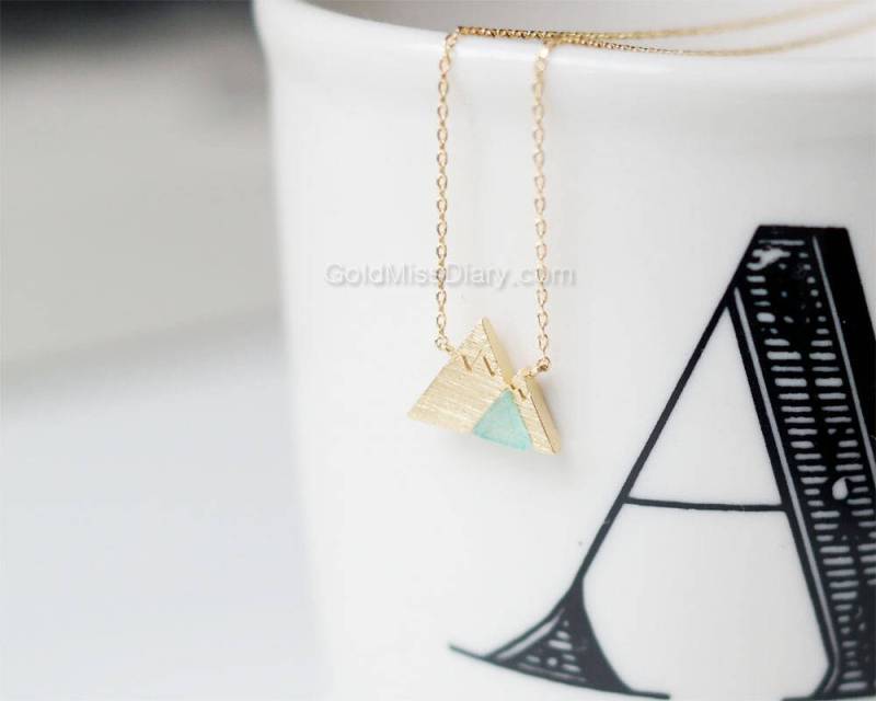 Minze Edelstein Berg Halskette, Zierliche Verschneite Charme, Natur Schmuck, Geschenkideen Minze Edelstein Berg Halskette, Zierliche Verschneite Charme, Natur Schmuck, Geschenkideen von MissDiary