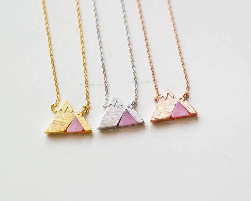 Rosa Edelstein Berg Halskette, Zierliche Marine Schneebedeckte Charme, Natur Schmuck, Geschenk-Ideen Rosa Edelstein Berg Halskette, Zierliche Marine Schneebedeckte Charme, Natur Schmuck, Geschenk-Ideen von MissDiary