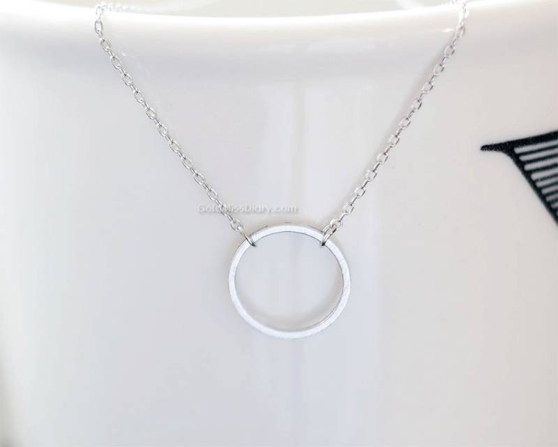 Silber Kreis Karma Halskette/Zierliche Halskette, Eternity, Sterling Silber, Zarte Kette Zierlicher Umriss von MissDiary