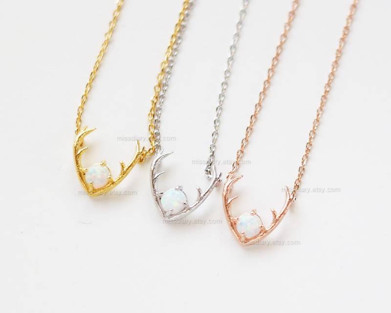 Weiß Opal Stein Geweih Halskette, Zierliche Charme, Geschenkideen, Halskette Für Frauen Weiß Opal Stein Geweih Halskette, Zierliche Charme, Geschenkideen, Halskette Für Frauen von MissDiary