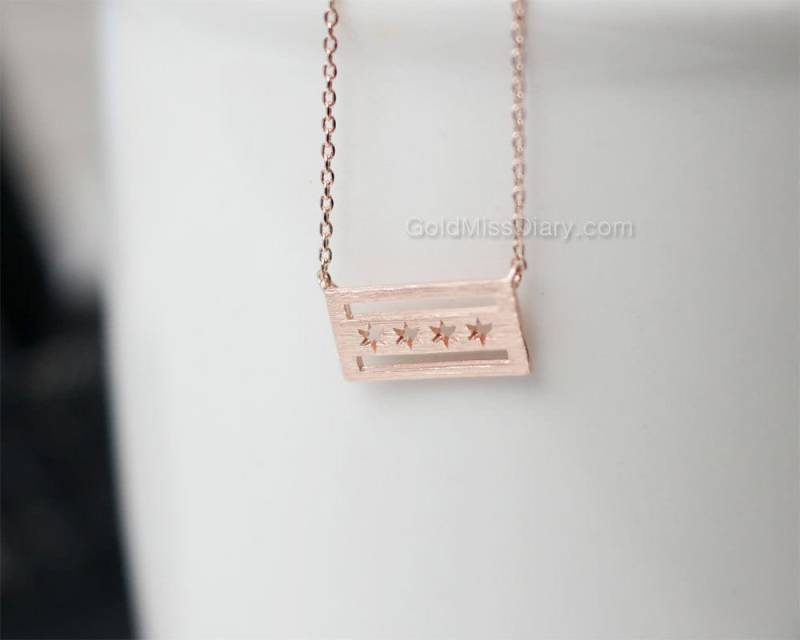 Zierliche Chicago Flagge Halskette, Souvenir, Love, Remember Chicago Zierliche Chicago Flagge Halskette, Souvenir, Love, Remember Chicago von MissDiary