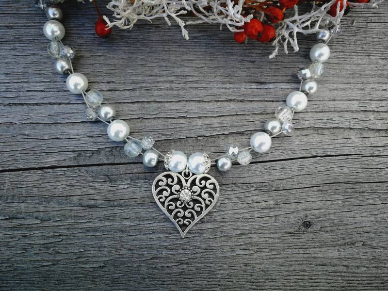 Helle Perlenkette Mit Herz Fürs Dirndl I Glaswachsperlen Trachtenschmuck Trachtenkette Oktoberfest Handgemacht Dirndlschmuck Wiesn von MissEdelweiss