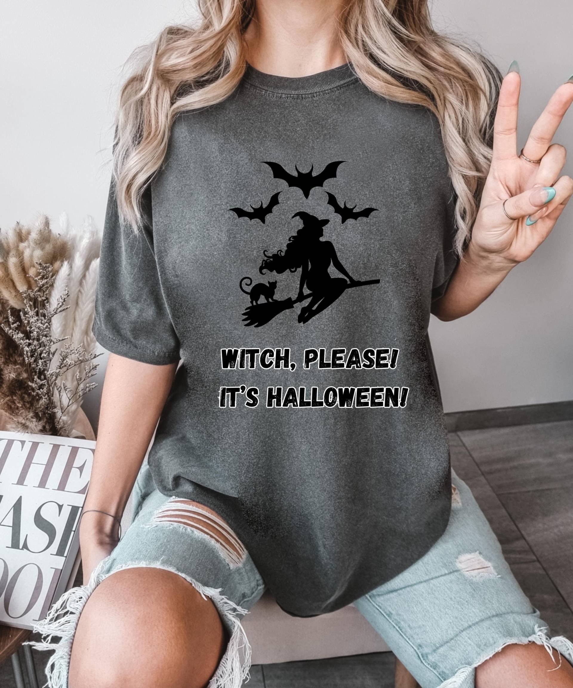 Hexe Bitte Halloween T-Shirt Komfort Farben Gruseliges T-Shirt von MissIRCreativeDesign