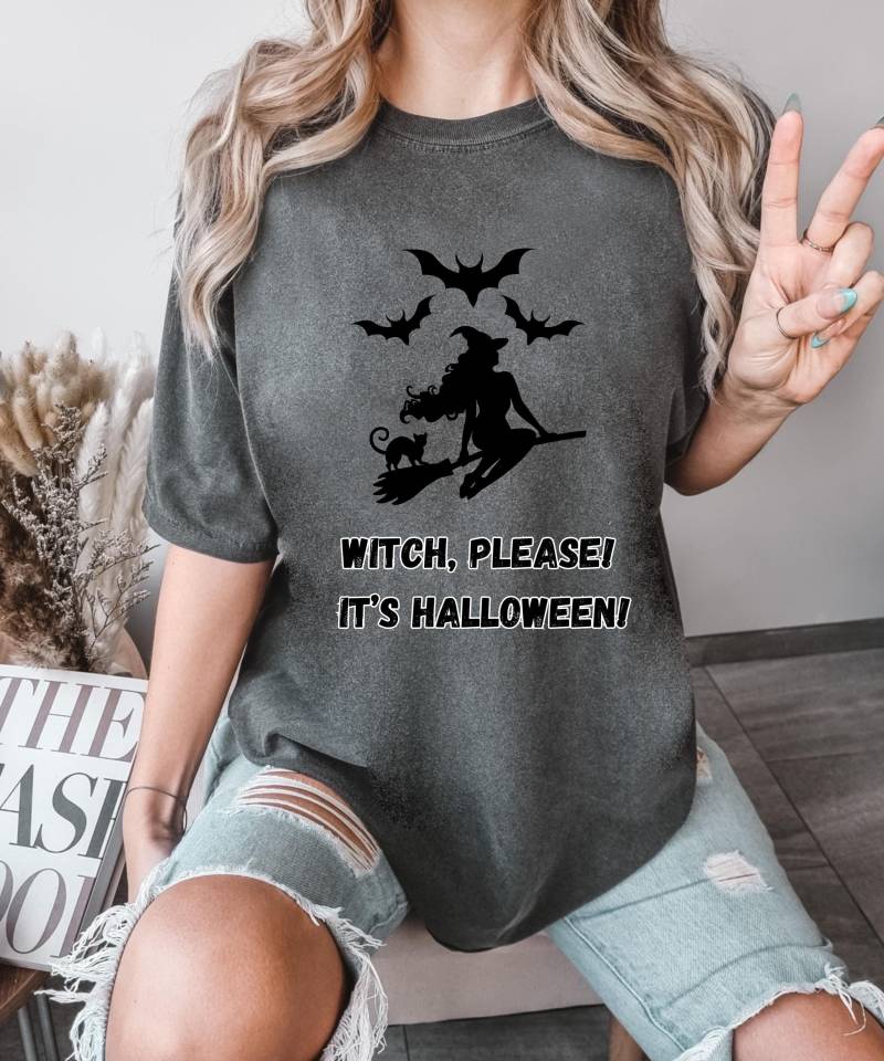 Hexe Bitte Halloween T-Shirt Komfort Farben Gruseliges T-Shirt von MissIRCreativeDesign