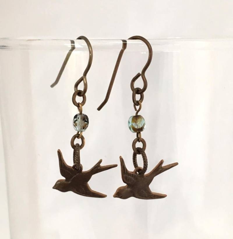 Schwalbe-Ohrringe von MissKooRoosBeads