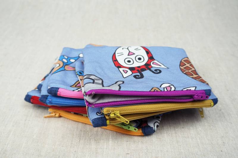Handgezeichnete Reißverschluss-Taschen Handgezeichnete Reißverschluss-Taschen von MissMaddyMakes