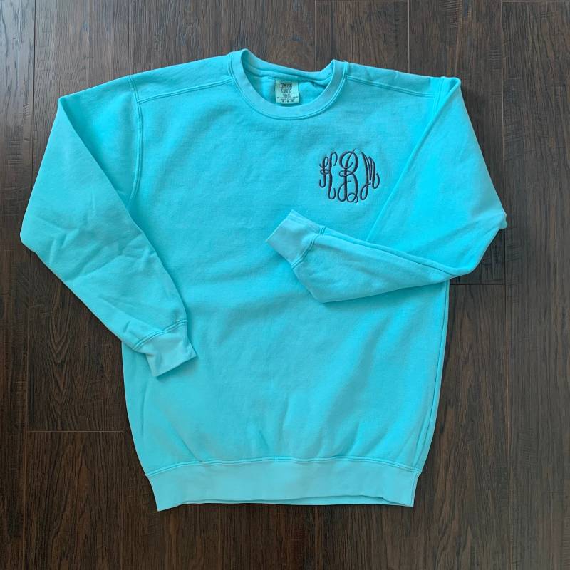 Comfort Colors Monogram Crewneck - Monogrammiert Sweatshirt Gesticktes Monogramm von MissMarisasMonograms