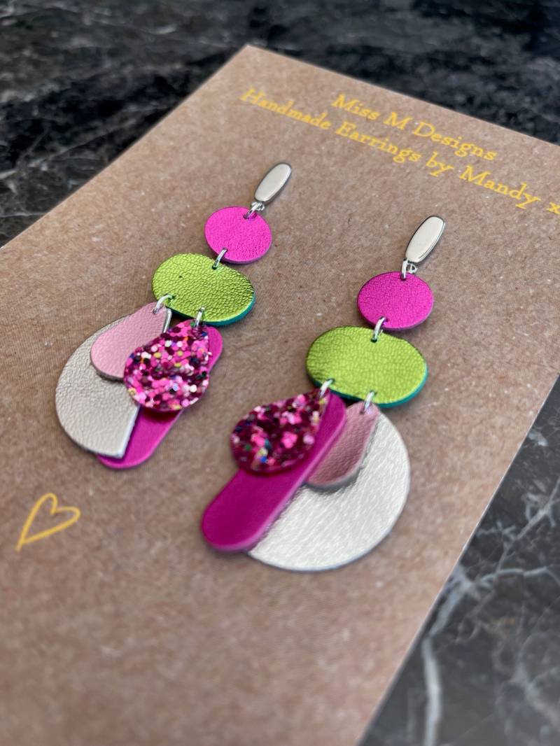 Pretty in Pink - Handgefertigte Ohrringe, Leder Hübsche Schöne Leichtgewicht, Statement Ohrringe von MissMearringdesigns