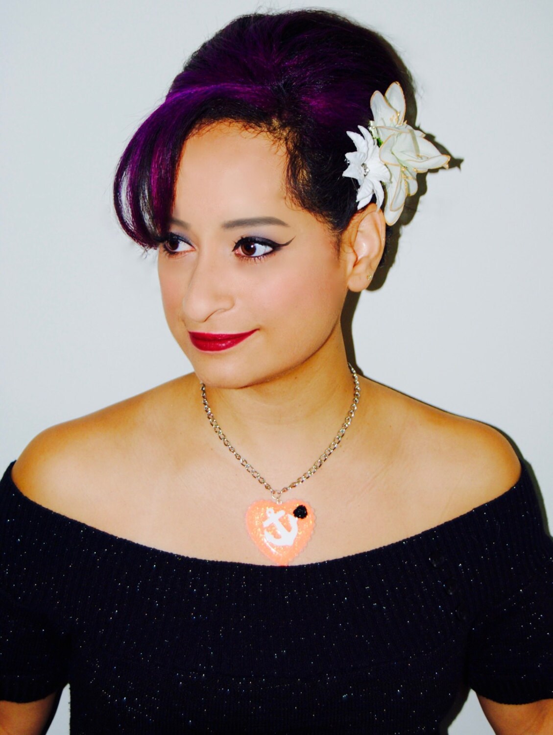 Große Glitter Orange Herz Halskette Mit Einem Weißen Anker Verzierung & Schwarze Rose von MissMetalsJewellery