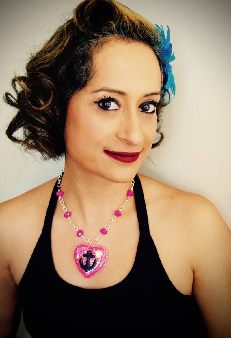 Helle Pink Glitter Harz Herz Halskette Mit Anker Verschönerung + Rockabilly Helle Pink Glitter Harz Herz Halskette Mit Anker Verschönerung + Rockabilly von MissMetalsJewellery