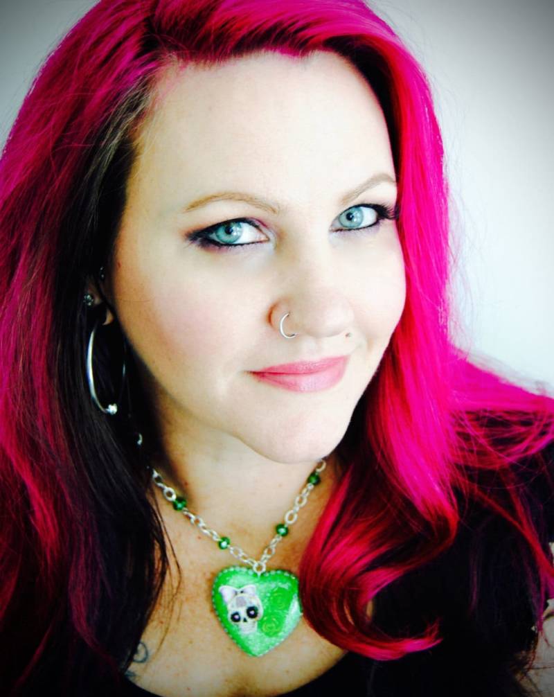 Hellgrünes Glitzer Herz Mit Sugar Skull + Emo Rockabilly Halskette Hellgrünes Glitzer Herz Mit Sugar Skull + Emo Rockabilly Halskette von MissMetalsJewellery