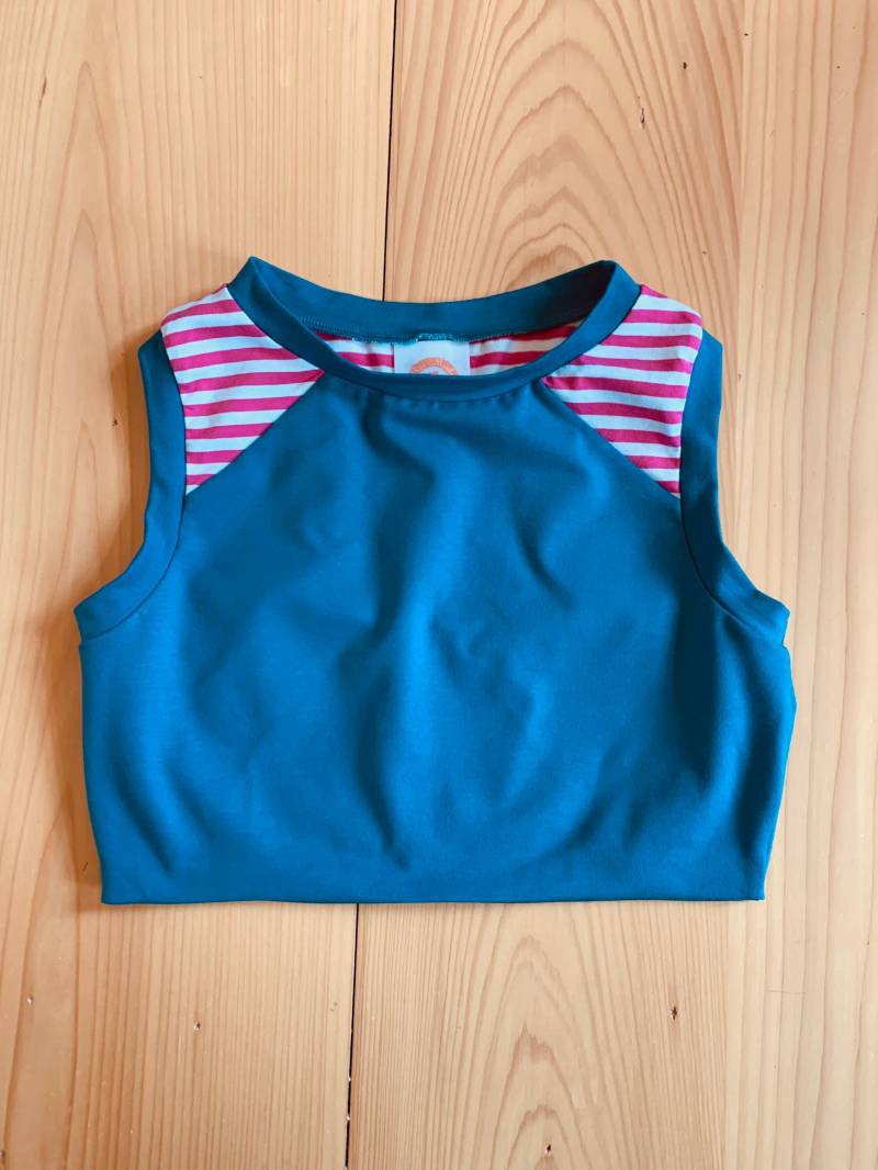 Clara Pole Dance Top in Petrol Mit Pink-Weißen Streifen von MissMonkeyPolewear