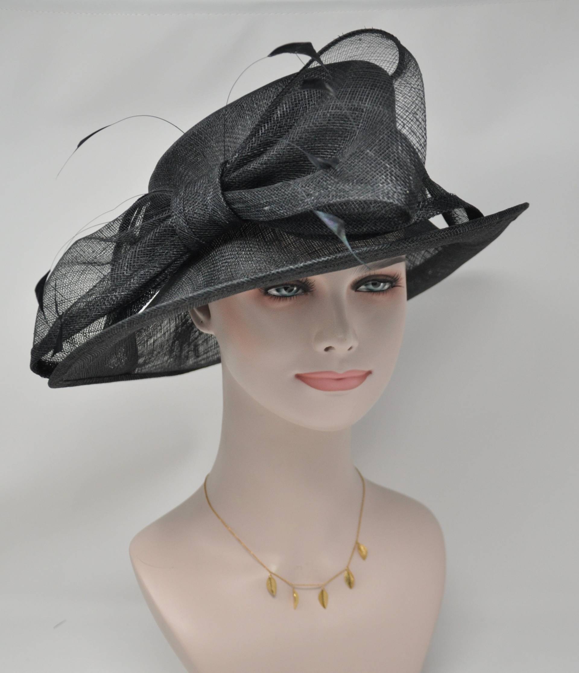 Breiter Krempe Kentucky Derby Floppy Sinamay Hut Mit Blumen Kopfschmuck Wikinger Schwarz Breiter Krempe Kentucky Derby Floppy Sinamay Hut Mit Blumen Kopfschmuck Wikinger Schwarz von MissRaceKentuckyHat