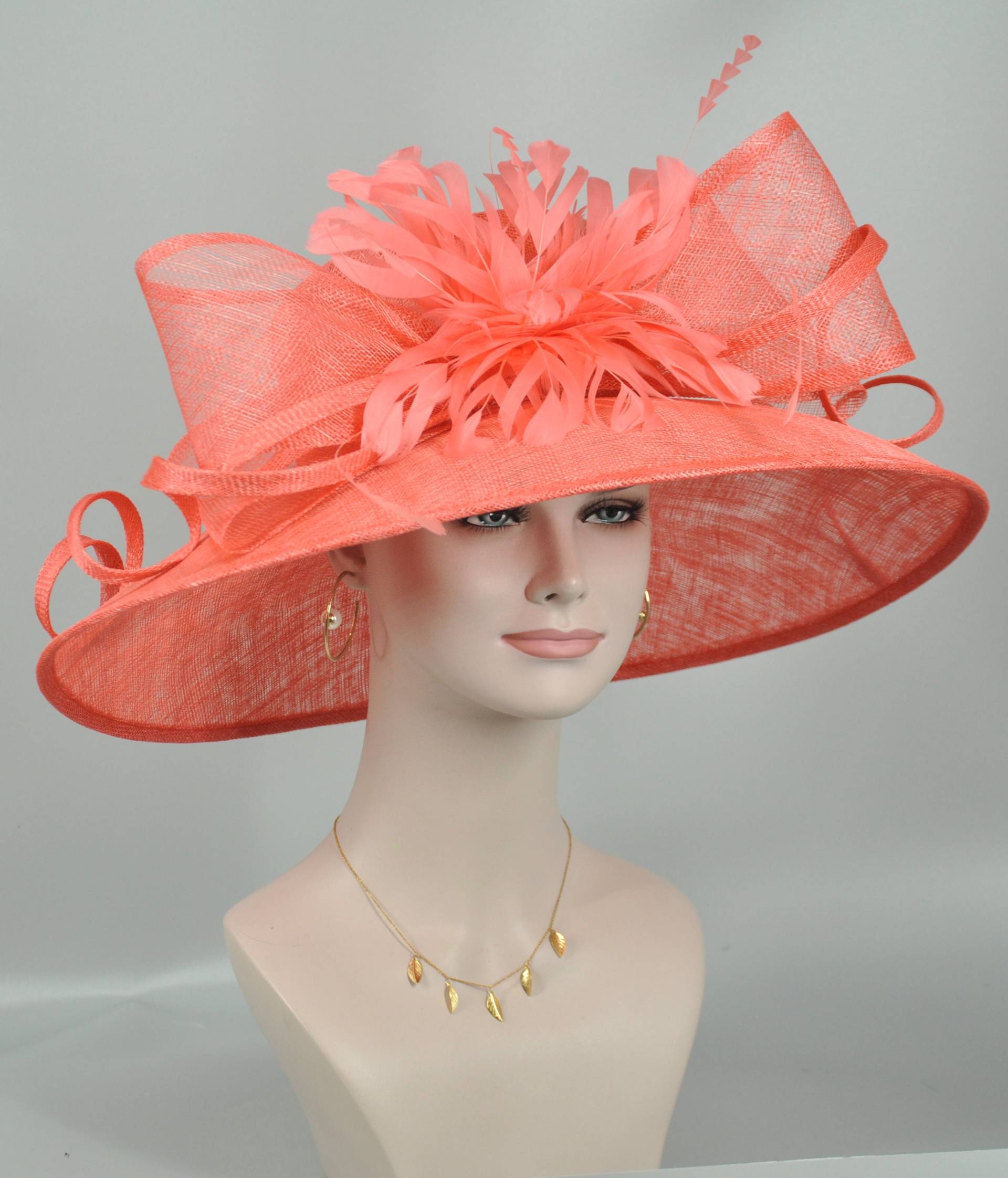 Kirche Kentucky Derby Hatcarriage Teeparty-Hochzeit Mit Jumbo Federblume Und Bögen Coral Pink von MissRaceKentuckyHat