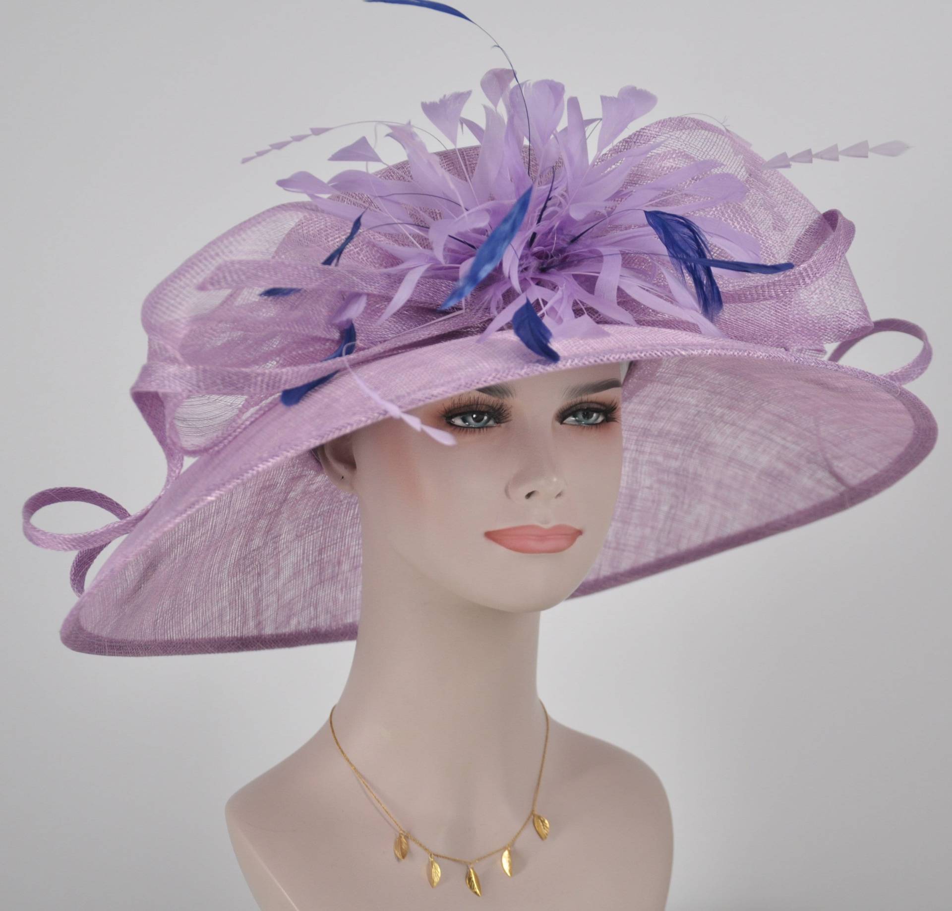 Kirche Kentucky Derby Hatcarriage Teeparty-Hochzeit Mit Jumbo Federblume Und Bögen Lilac W Blau von MissRaceKentuckyHat