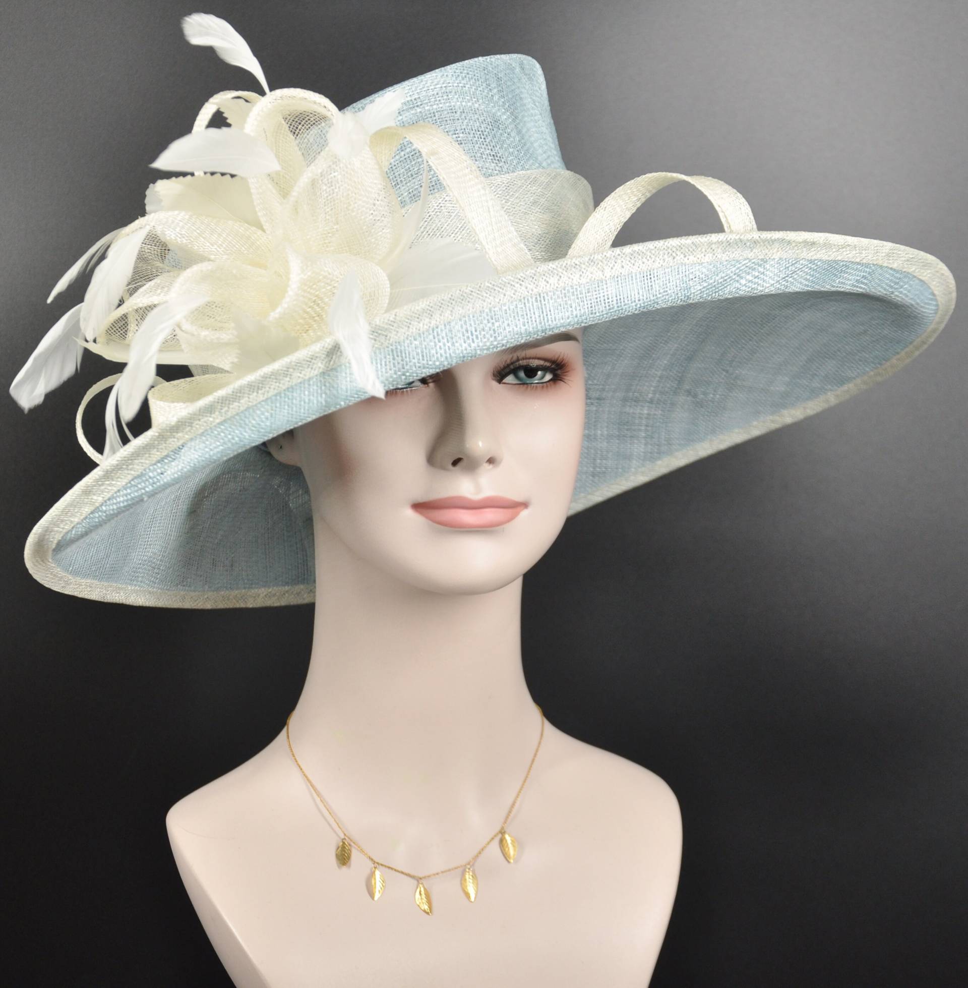 Kirche Kentucky Derby Hut Kutsche Teeparty Hochzeit Royal Ascot Mit Breiter Krempe Frau in Festem Sinamay Pulverblau Elfenbein von MissRaceKentuckyHat