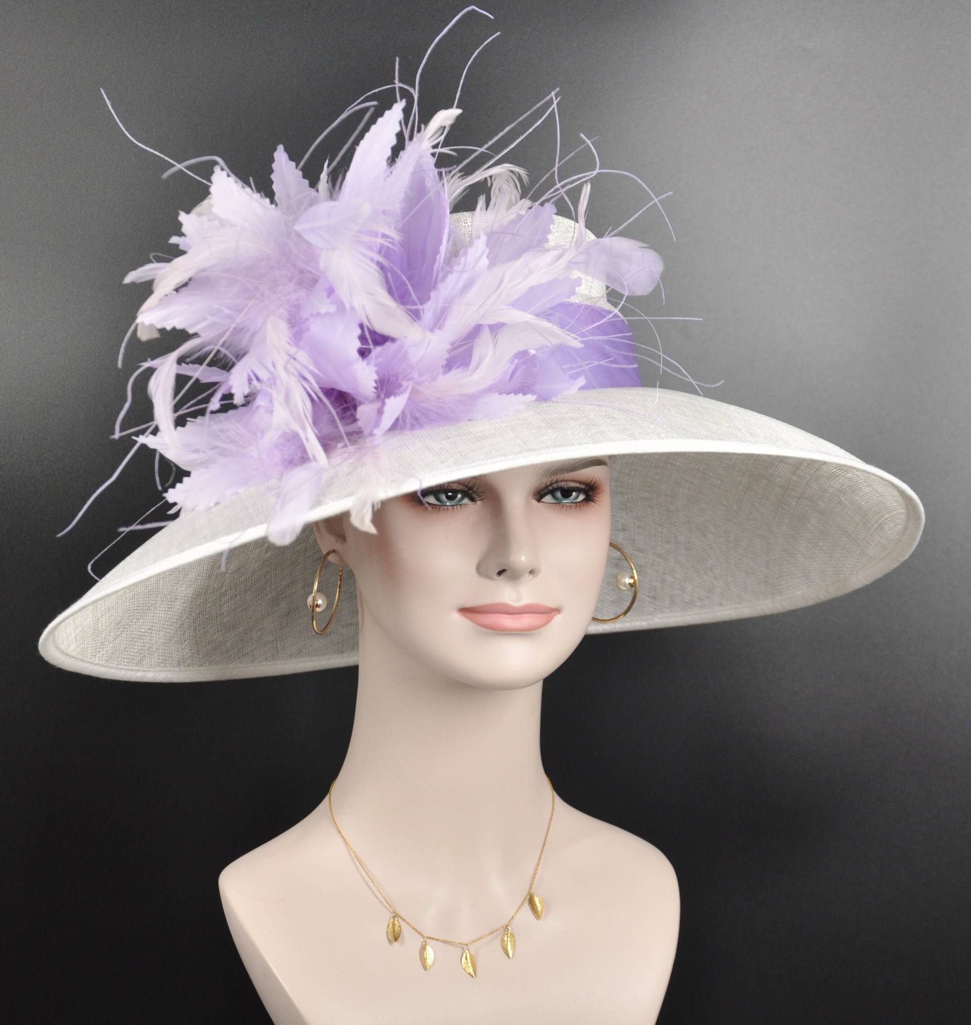 Sinamay Kentucky Derby Hut Weiße Breite Krempe Mit Lavendel Blume von MissRaceKentuckyHat