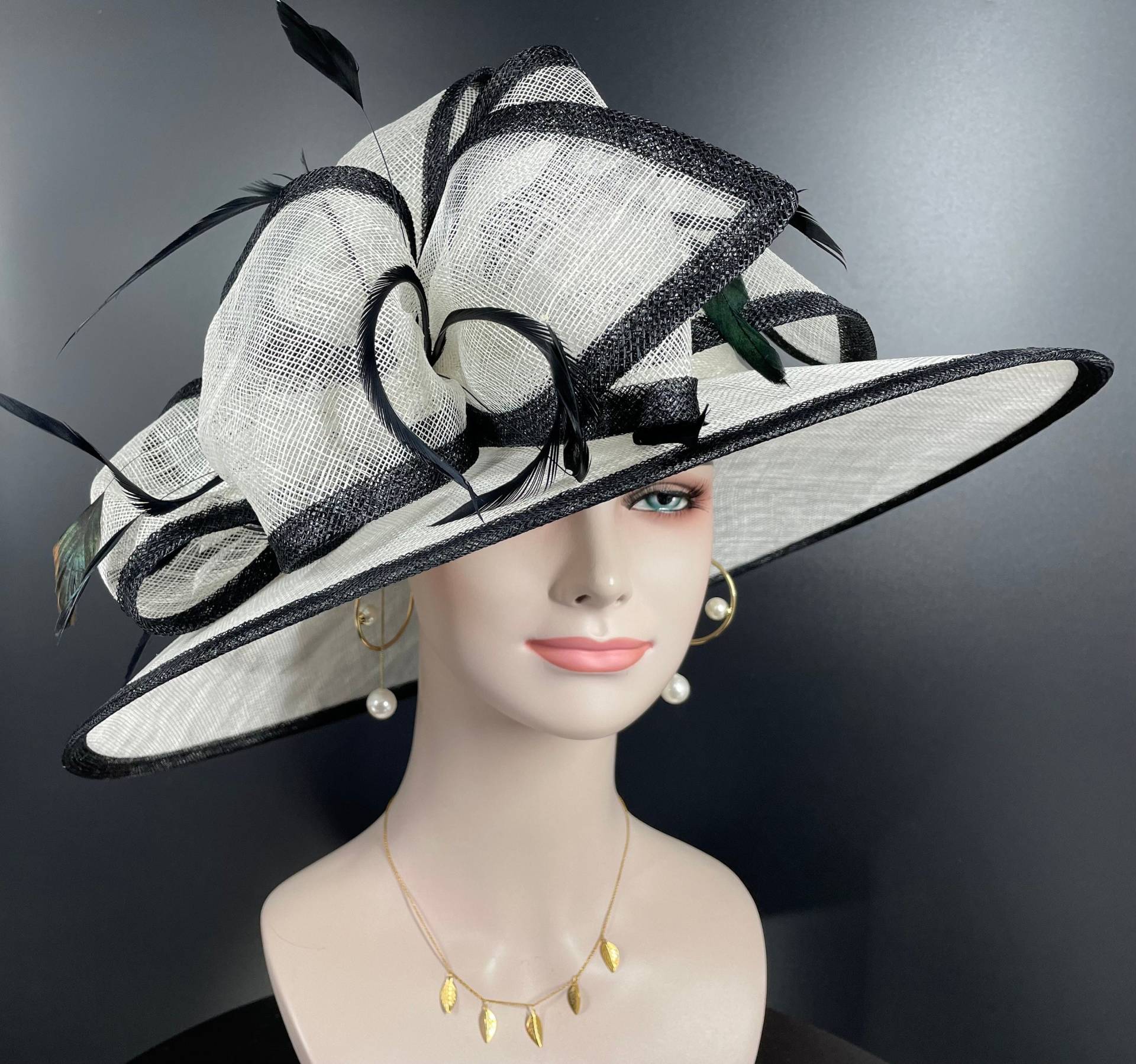 Kirche Kentucky Derby Hut Kutsche Teeparty Hochzeit Royal Ascot Mit Breiter Krempe in Festem Sinamay Weiß Schwarz von MissRaceKentuckyHat