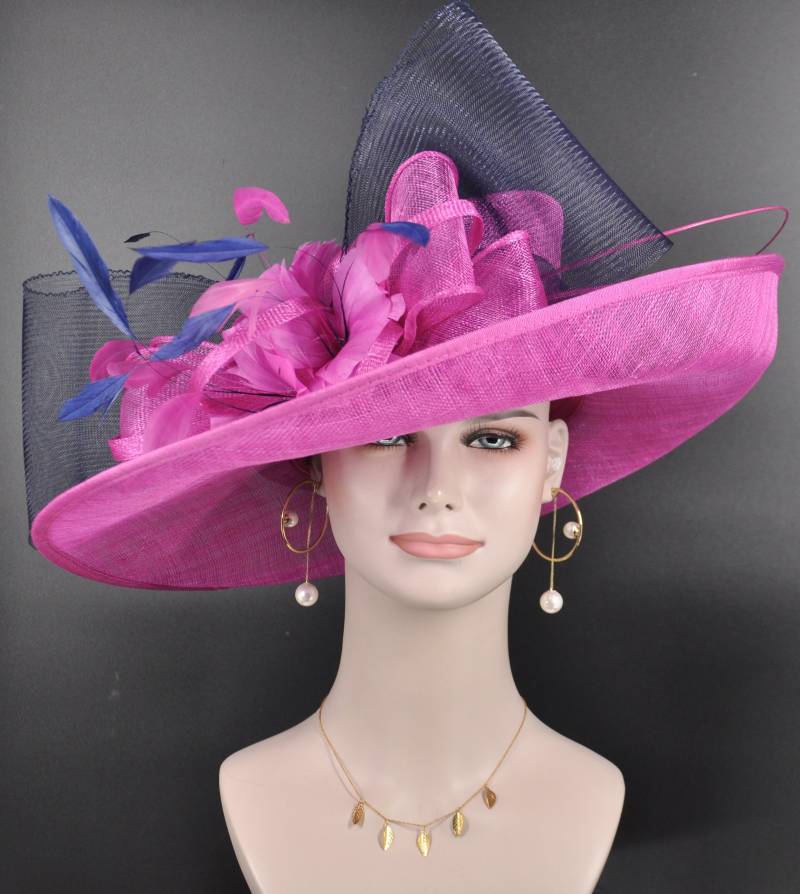 Fuschia Sinamay Derby Hut Federhut Mit Breiter Krempe Fuschia Sinamay Derby Hut Federhut Mit Breiter Krempe von MissRaceKentuckyHat