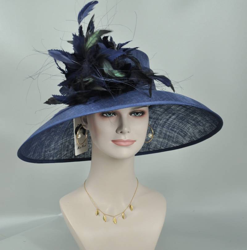 Navy Blue W Federblumen Kentucky Derby Hut, Teeparty-Wagenparty Royal Ascotsinamay-Hut Mit Breiter Krempe Navy Blue W Federblumen Kentucky Derby Hut, Teeparty-Wagenparty Royal Ascotsinamay-Hut Mit Breiter Krempe von MissRaceKentuckyHat