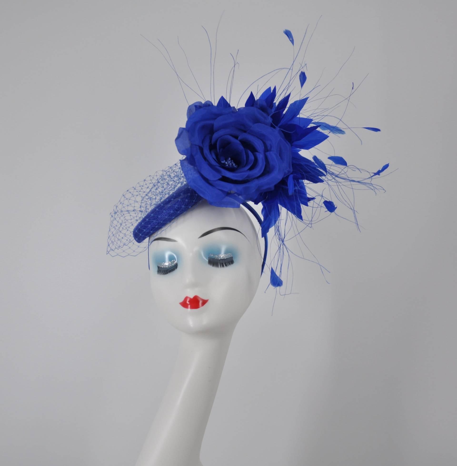 Royal Blau Sinamay W Jumbo Seide Blume Gans Und Hahn Feder Blumen Fascinator Hut Auf Einem Gleichfarbigen Stirnband Kentucky Derby von MissRaceKentuckyHat