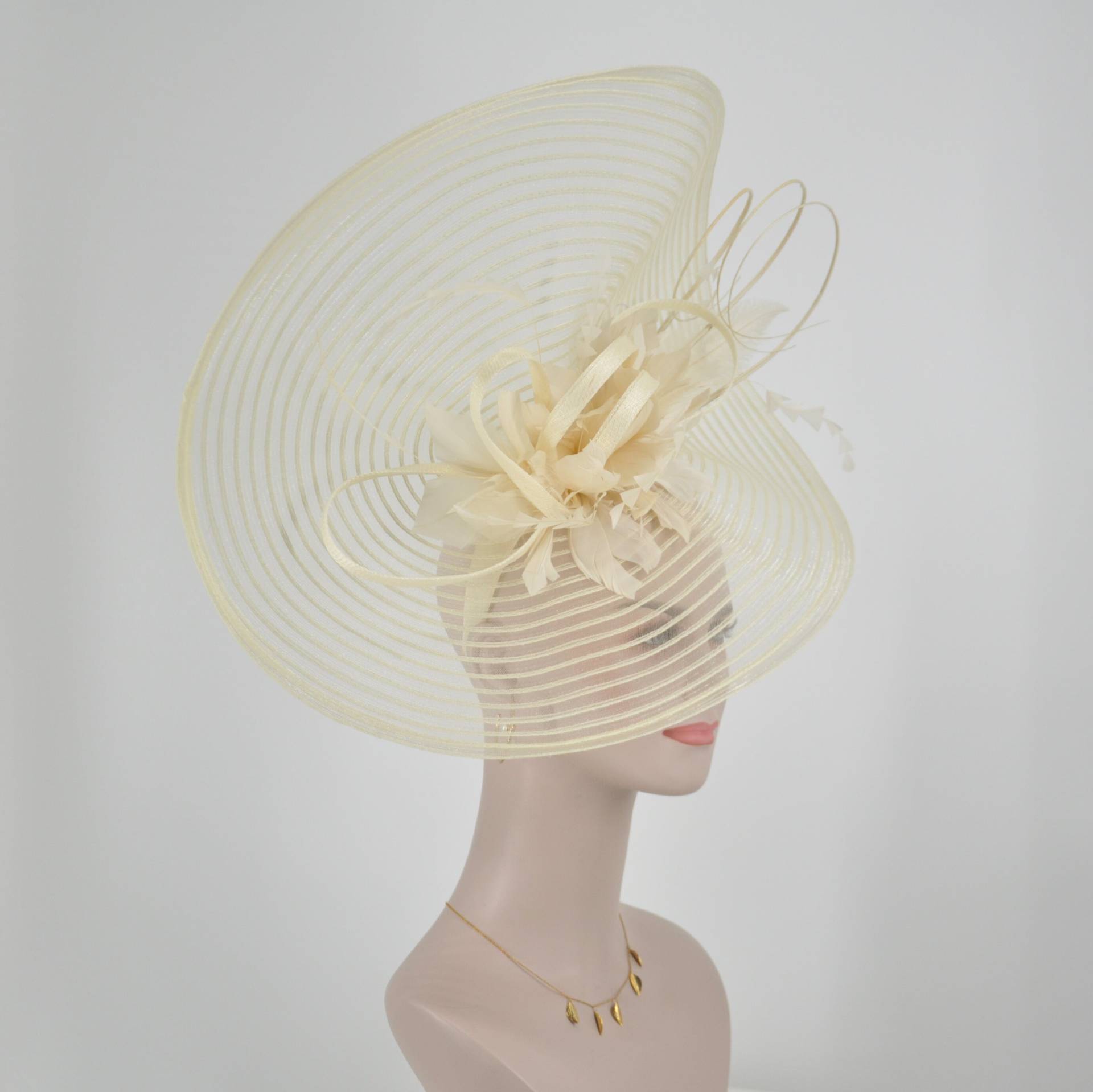 Süßer Jumbo Off-White Royal Ascot Pferderennen Eichen Tageshut Fascinator Kentucky Derby Hut Kirche Teehochzeit Partyhut von MissRaceKentuckyHat