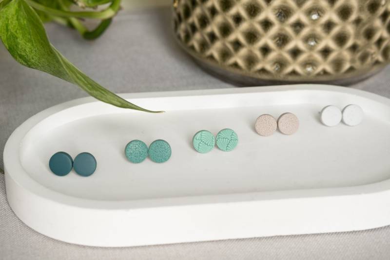 Polymer Clay Ohrringe | Mini Ton Statement Handgefertigt Weiß Gepunktet Geschenk Freundin Ohrschmuck von MissRoseDE