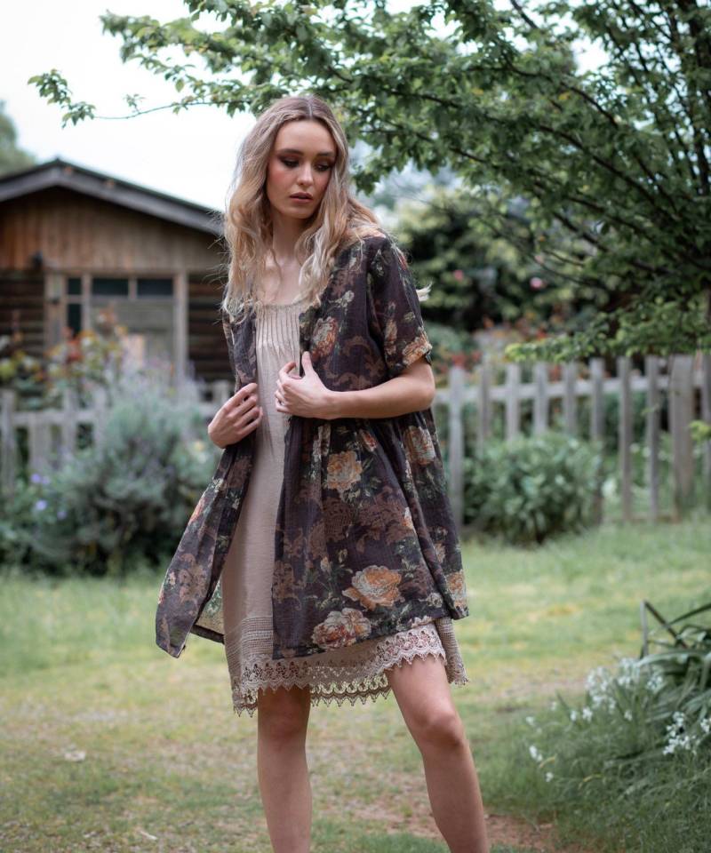 Baby Doll Baumwolle Blumenkleid in Schokobraun. Kurzes Lässiges Hübsches Kleid von MissRoseSisterViolet