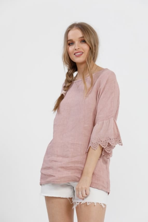 Ellie Leinentop Mit Spitzenrüsche 3/4 Arm in Altrosa. Leinen Und Spitzenbluse Altrosa. Rosa Spitzenbluse von MissRoseSisterViolet
