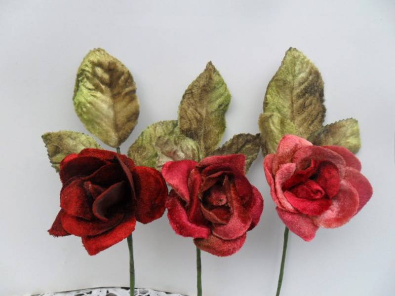 Samtblumen. Hutblumen . Samtrosen Hutmacherbedarf. Vintage Hutschmuck. Blumenkrone von MissRoseSisterViolet